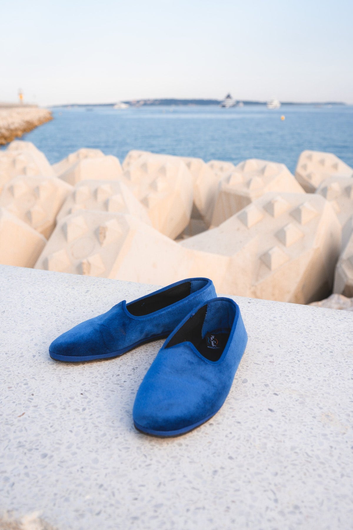 Tradizionale Cobalto velvet friulane flats on stone by the sea